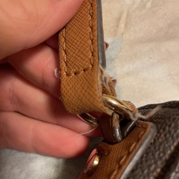 Michael Kors Crossbody Purse and Wallet - Picture 11 of 16